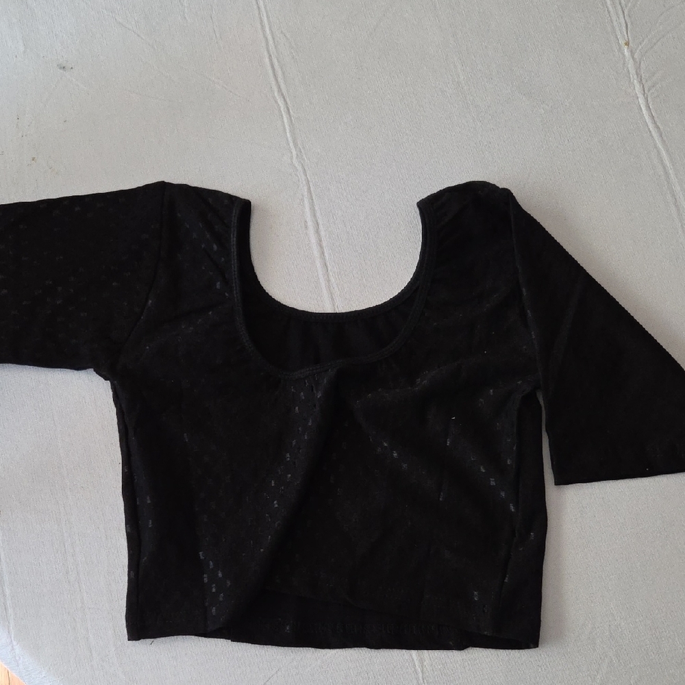 Black Women’s Scoop Neck Crop Top - Unbranded
